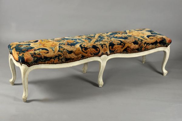 Banquette en Savonnerie de la salle des gardes du palais de Compiègne